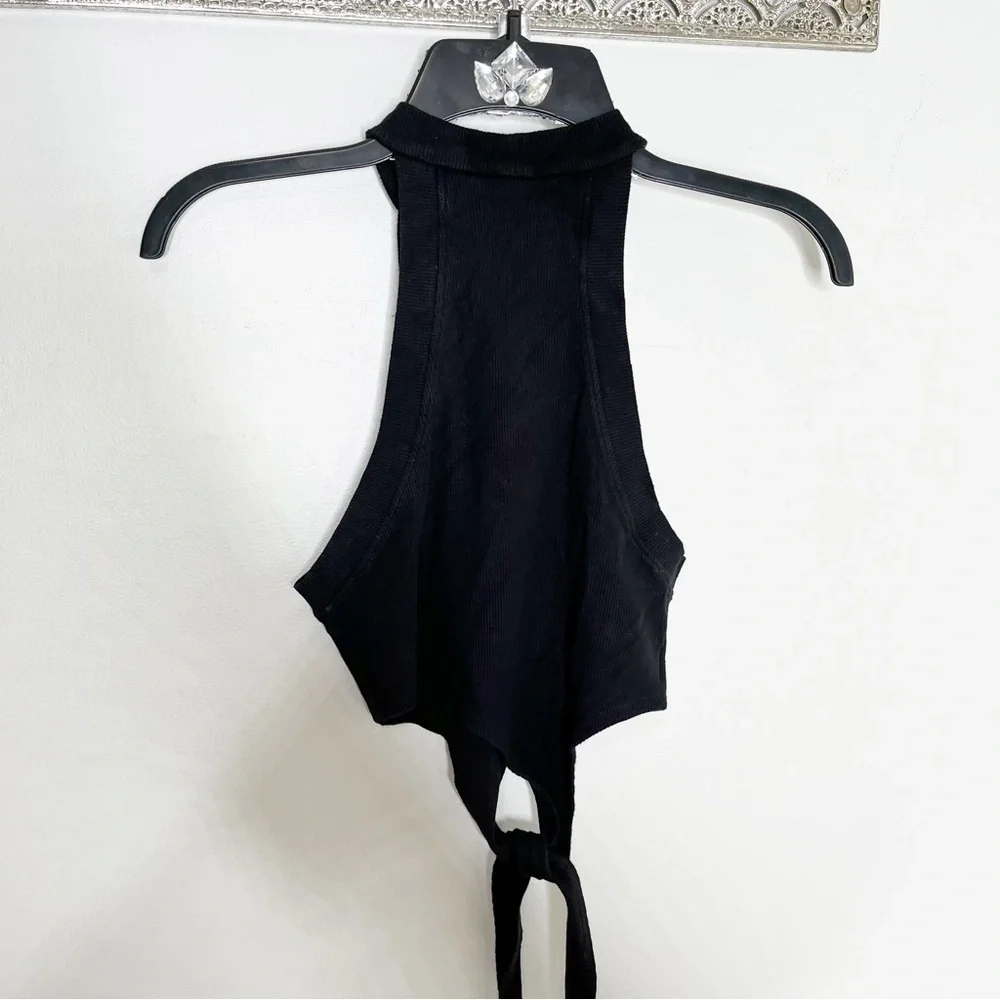 K.NGSLEY Black Ribbed Cutout Halter Crop Top - Picture 4 of 10